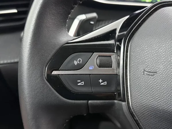 Peugeot 208 1.2 PureTech Aut. Blue Lease Allure Nav