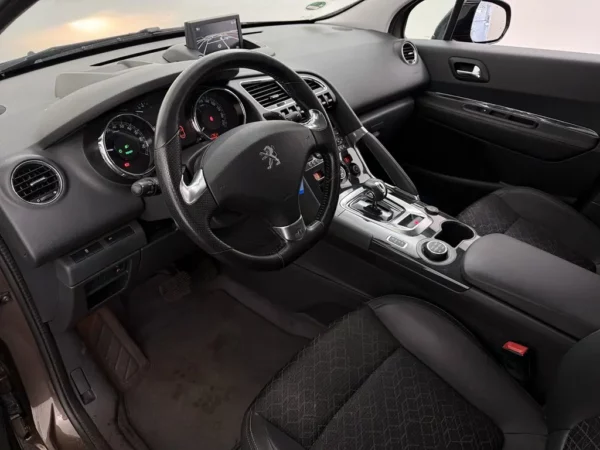 Peugeot 3008 2.0 HDi HYbrid4 99g