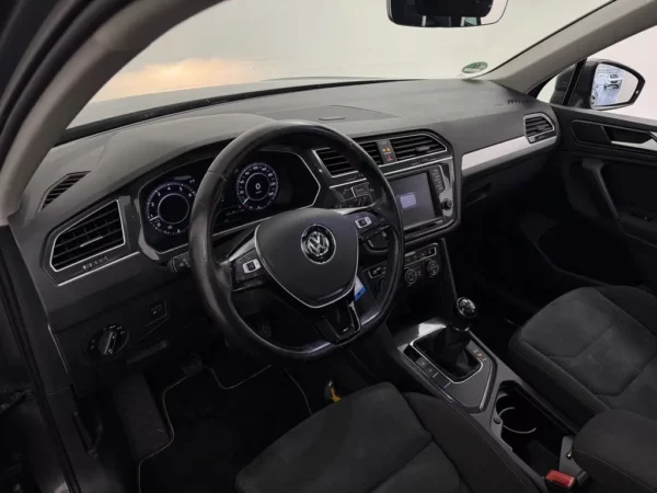 Photo 9 of 25 of WVGZZZ5NZHW892404 Volkswagen Tiguan 1.4 TSI Connected Series