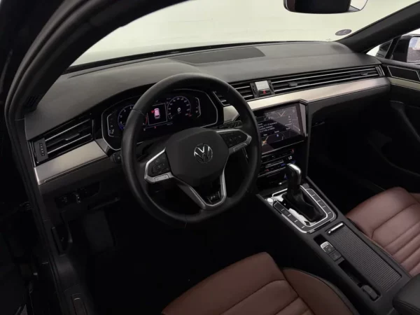 Volkswagen Passat Variant 1.5 TSI DSG R-Line