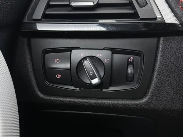 Photo 9 of 28 of WBA3G11050KN39504 BMW 3 Serie Touring 316i Executive M-Sport