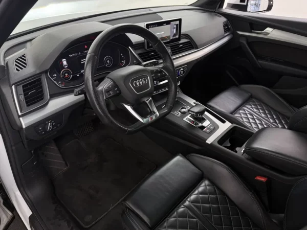 Photo 9 of 29 of WAUZZZFY9K2102559 Audi Q5 55 TFSI e Quattro Competition