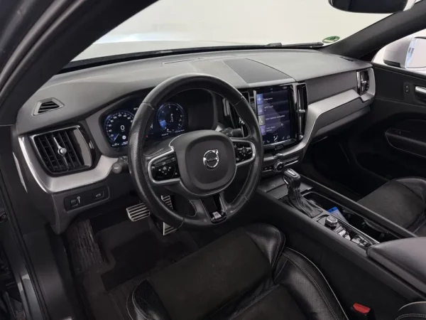 Photo 9 of 33 of YV1UZ68BCJ1017850 Volvo XC60 2.0 D5 AWD R-Design Polestar Engineered PANO