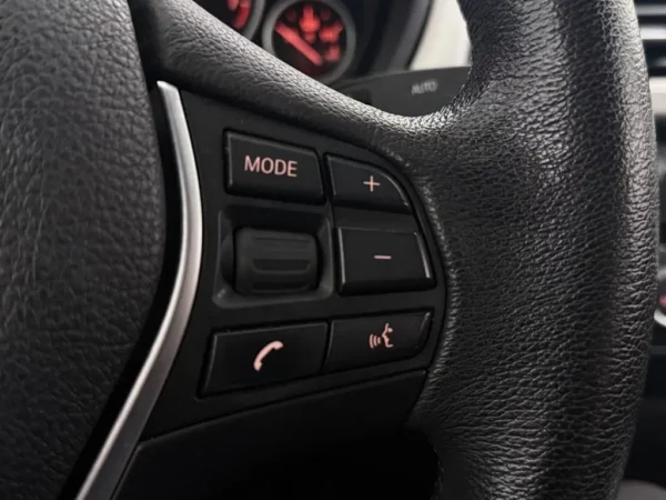 Photo 10 of 22 of WBA8E31090A381682 BMW 3 Serie 318i AUT. Executive