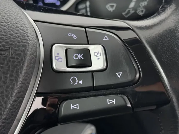 Photo 10 of 23 of WVGZZZ5NZJW329993 Volkswagen Tiguan 1.4 TSI Comfortline Business