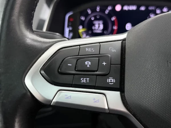 Photo 10 of 26 of WVGZZZ5NZMW056491 Volkswagen Tiguan 1.5 TSI AUT. Elegance