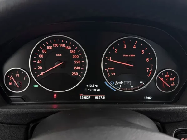 Photo 11 of 22 of WBA8E31090A381682 BMW 3 Serie 318i AUT. Executive