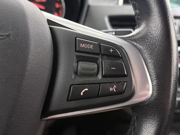 Photo 11 of 25 of WBAHT710405J50291 BMW X1 sDrive18d Aut. High Executive HUD