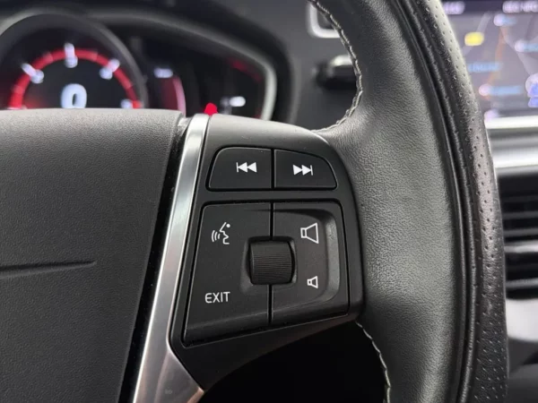 Volvo V40 2.0 D3 AUT. R-Design LED