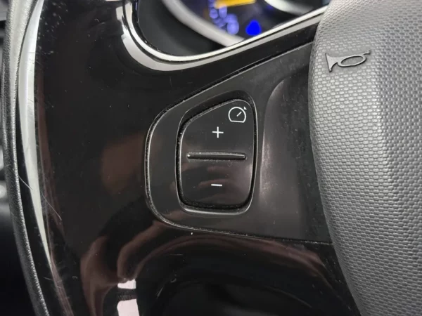 Photo 11 of 26 of VF15RXA0H52699892 Renault Clio 0.9 TCe Expression