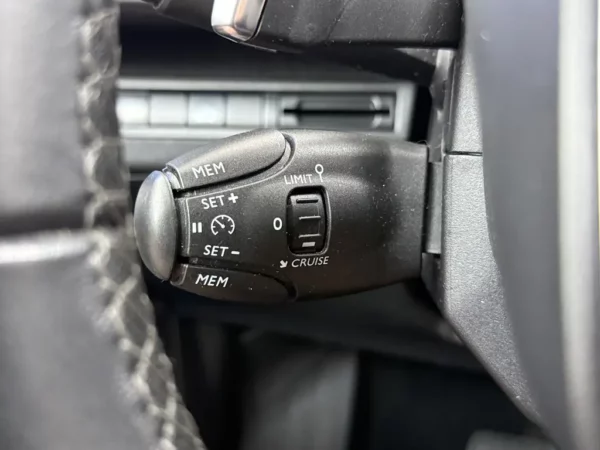 Photo 11 of 26 of VF3MRHNSRJL073812 Peugeot 5008 1.2 PureTech AUT. Allure 7p.