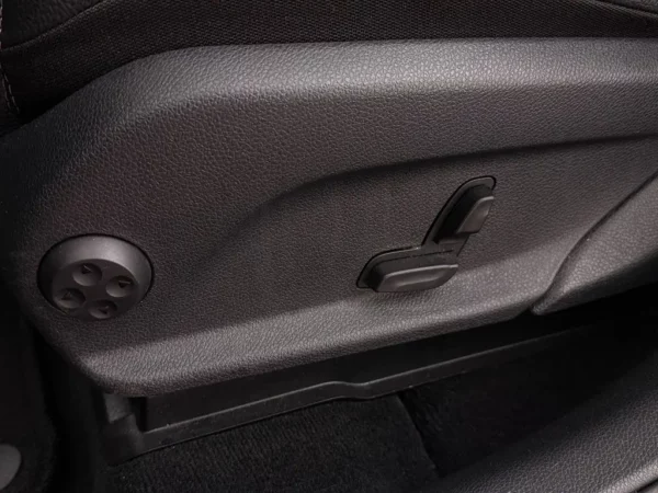 Photo 11 of 27 of WDC2539461F363216 Mercedes-Benz GLC 250 4MATIC Premium Plus