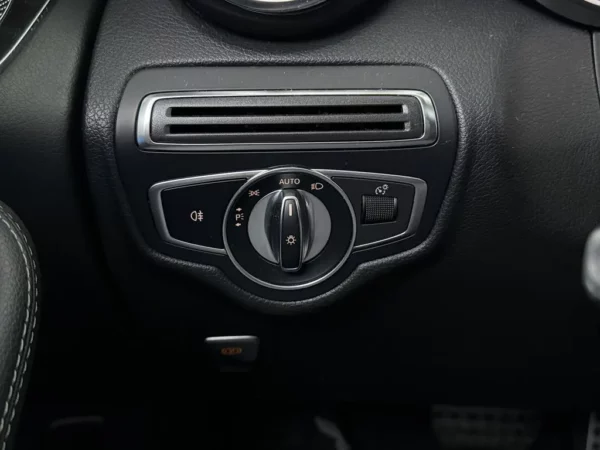 Photo 11 of 29 of WDC2539461F205582 Mercedes-Benz GLC 250 4MATIC Prestige Pano