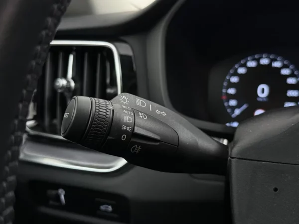 Volvo V60 2.0 B3 Momentum Business