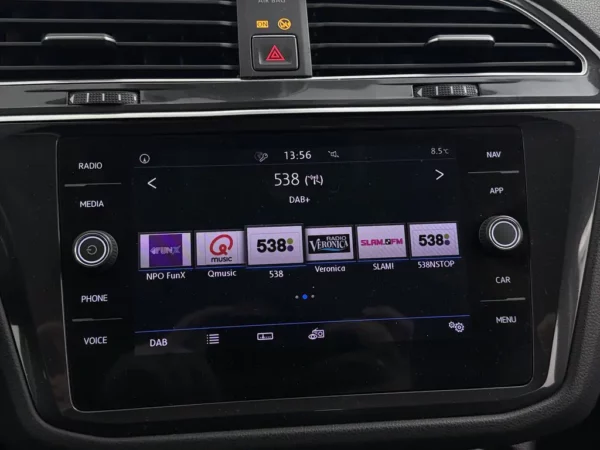 Photo 12 of 23 of WVGZZZ5NZJW329993 Volkswagen Tiguan 1.4 TSI Comfortline Business