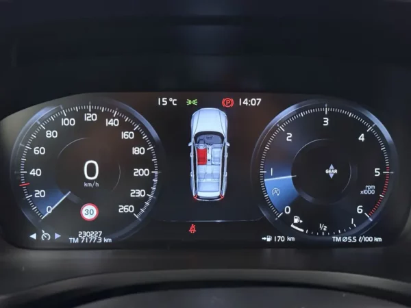 Photo 12 of 26 of YV1ZW72V1K1329638 Volvo V60 2.0 D3 LED