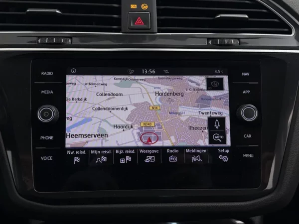 Photo 13 of 23 of WVGZZZ5NZJW329993 Volkswagen Tiguan 1.4 TSI Comfortline Business