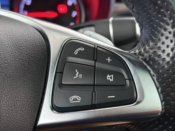 Photo 13 of 27 of WDC2539461F363216 Mercedes-Benz GLC 250 4MATIC Premium Plus
