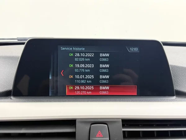 Photo 14 of 22 of WBA8E31090A381682 BMW 3 Serie 318i AUT. Executive