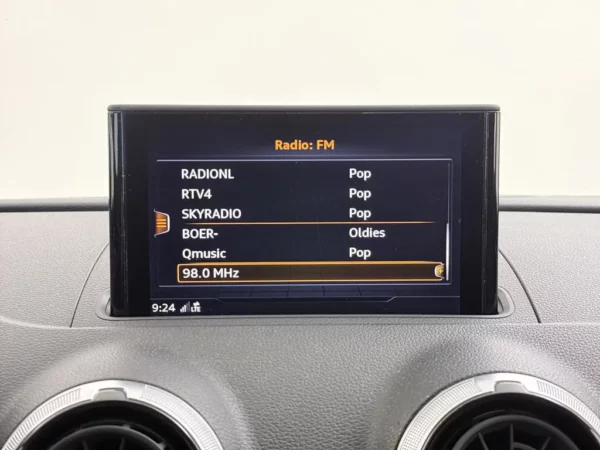 Photo 14 of 23 of WAUZZZ8V6HA103301 Audi A3 Sportback 1.4 TFSI AUT. CoD Sport S Line Edition