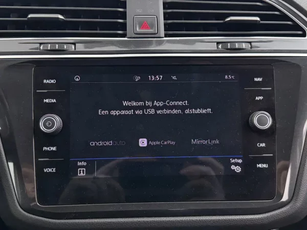 Photo 14 of 23 of WVGZZZ5NZJW329993 Volkswagen Tiguan 1.4 TSI Comfortline Business