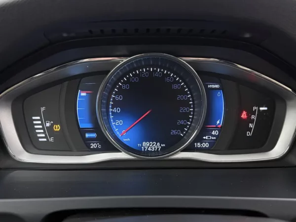 Photo 14 of 26 of YV1GWDCH0G1312022 Volvo V60 2.4 D6 Twin Engine R-Design Pano