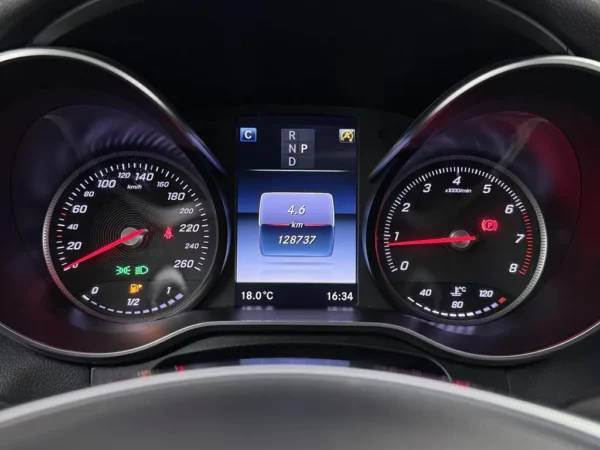 Photo 14 of 29 of WDC2539461F205582 Mercedes-Benz GLC 250 4MATIC Prestige Pano