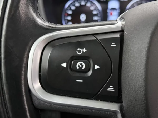 Volvo XC60 2.0 B5 Aut. Momentum Exclusive Pano