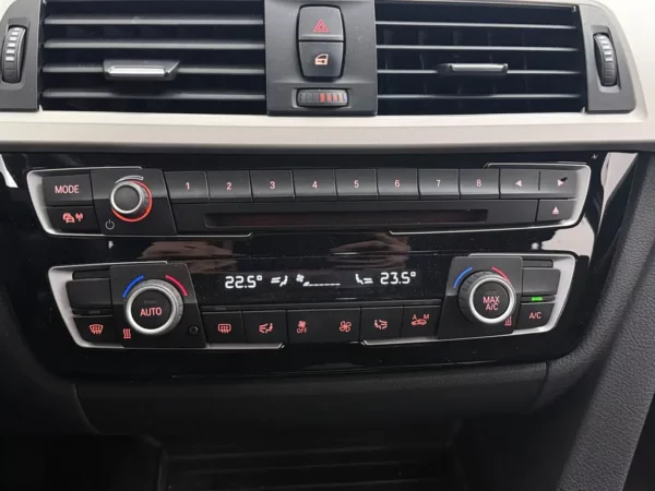Photo 15 of 22 of WBA8E31090A381682 BMW 3 Serie 318i AUT. Executive