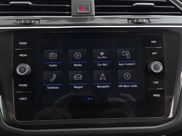 Photo 15 of 23 of WVGZZZ5NZJW329993 Volkswagen Tiguan 1.4 TSI Comfortline Business