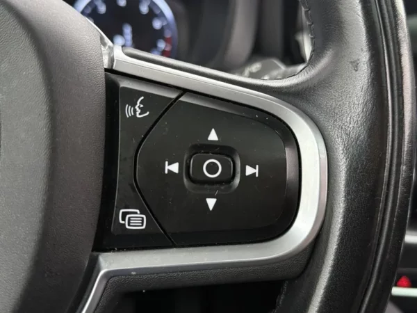 Volvo XC60 2.0 B5 Aut. Momentum Exclusive Pano