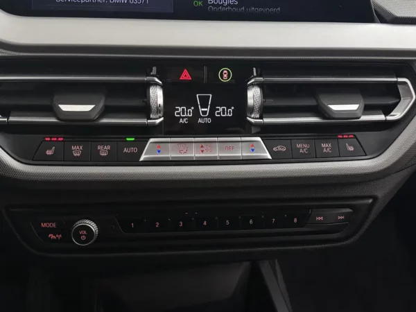 Photo 16 of 23 of WBA7K110707L48802 BMW 1-serie 116i Business Edition
