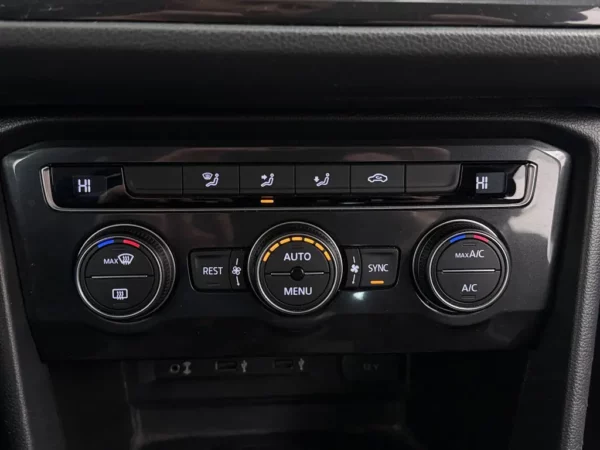 Photo 16 of 23 of WVGZZZ5NZJW329993 Volkswagen Tiguan 1.4 TSI Comfortline Business