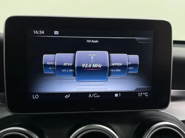 Photo 16 of 29 of WDC2539461F205582 Mercedes-Benz GLC 250 4MATIC Prestige Pano
