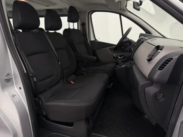 Photo 17 of 18 of VF1JL000560191451 Renault Trafic Passenger 1.6 dCi Grand Authentique