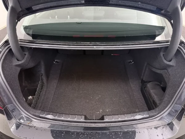 Photo 17 of 22 of WBA8E31090A381682 BMW 3 Serie 318i AUT. Executive