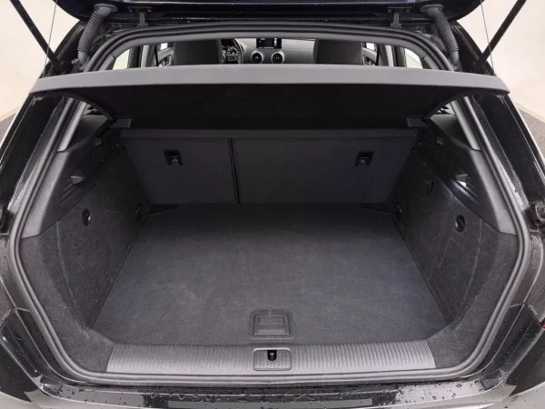 Photo 17 of 23 of WAUZZZ8V6HA103301 Audi A3 Sportback 1.4 TFSI AUT. CoD Sport S Line Edition