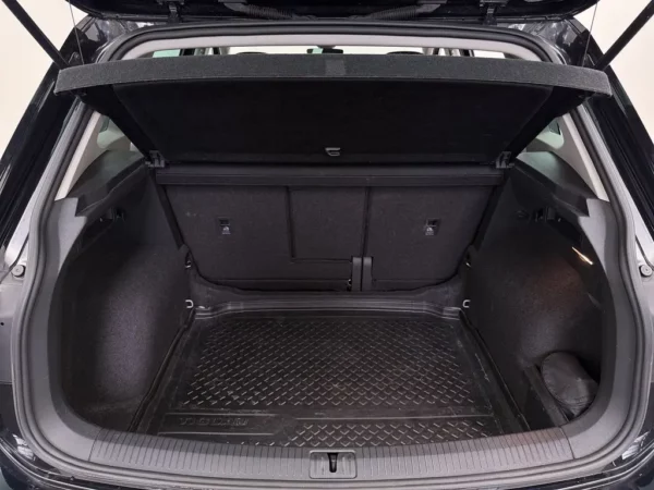 Photo 17 of 23 of WVGZZZ5NZJW329993 Volkswagen Tiguan 1.4 TSI Comfortline Business