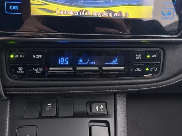 Toyota Auris Touring Sports 1.8 Hybrid Lease