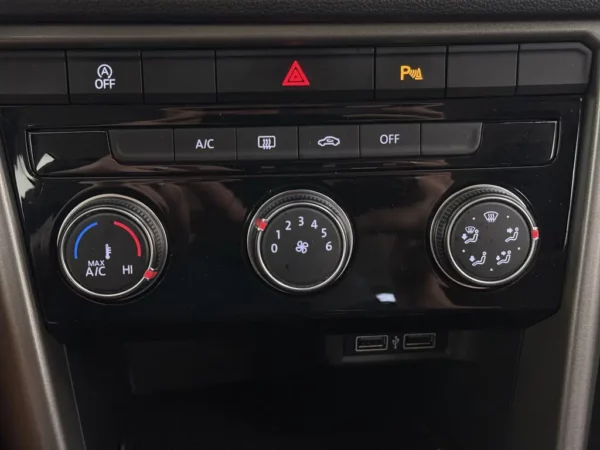 Photo 17 of 25 of WVGZZZA1ZLV134142 Volkswagen T-Roc 1.0 TSI Style Business