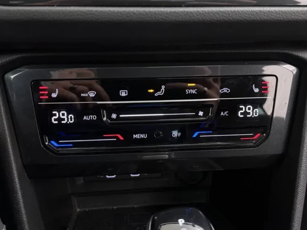 Photo 17 of 26 of WVGZZZ5NZMW056491 Volkswagen Tiguan 1.5 TSI AUT. Elegance