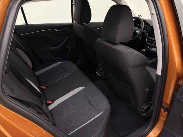 Photo 18 of 22 of TMBGR7NWXP3133285 Skoda Kamiq 1.0 TSI Business Edition