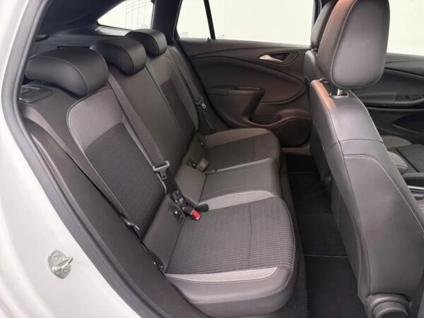 Photo 18 of 22 of W0VBE8ES6M8011861 Opel Astra Sports Tourer 1.2 Business Elegance LED