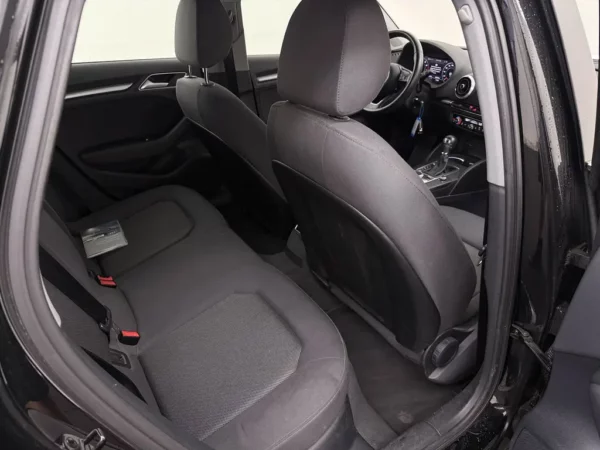 Photo 18 of 23 of WAUZZZ8V6HA103301 Audi A3 Sportback 1.4 TFSI AUT. CoD Sport S Line Edition