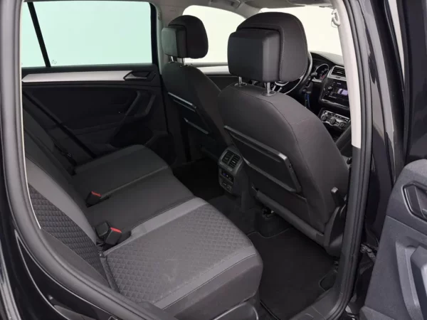 Photo 18 of 23 of WVGZZZ5NZJW329993 Volkswagen Tiguan 1.4 TSI Comfortline Business