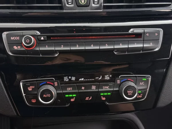 Photo 18 of 25 of WBAHT710405J50291 BMW X1 sDrive18d Aut. High Executive HUD