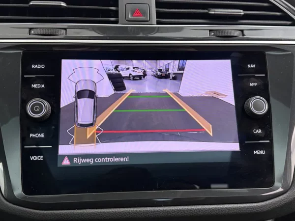 Photo 18 of 26 of WVGZZZ5NZMW056491 Volkswagen Tiguan 1.5 TSI AUT. Elegance