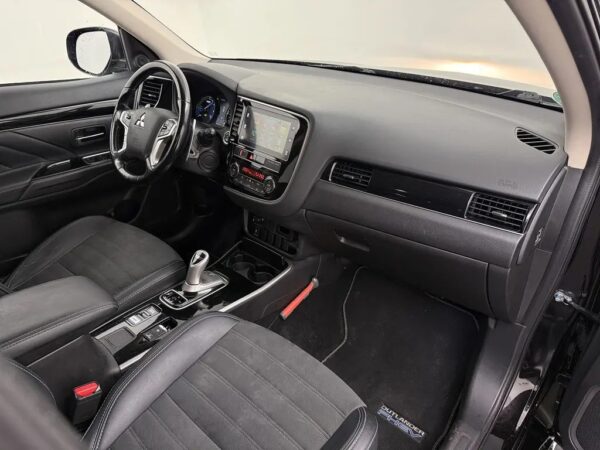 Mitsubishi Outlander 2.4 PHEV Pure LED