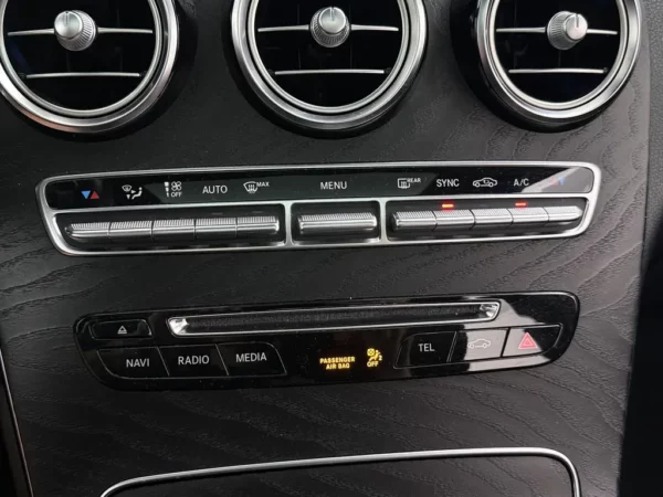 Photo 19 of 27 of WDC2539461F363216 Mercedes-Benz GLC 250 4MATIC Premium Plus