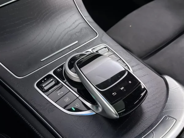 Photo 19 of 29 of WDC2539461F205582 Mercedes-Benz GLC 250 4MATIC Prestige Pano